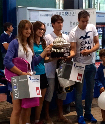 Premiados del torneo en las diferentes categorías con los premios Hedonai