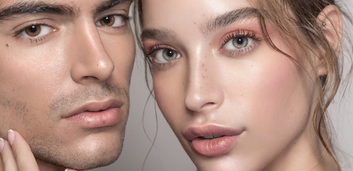 Pareja con piel luminosa