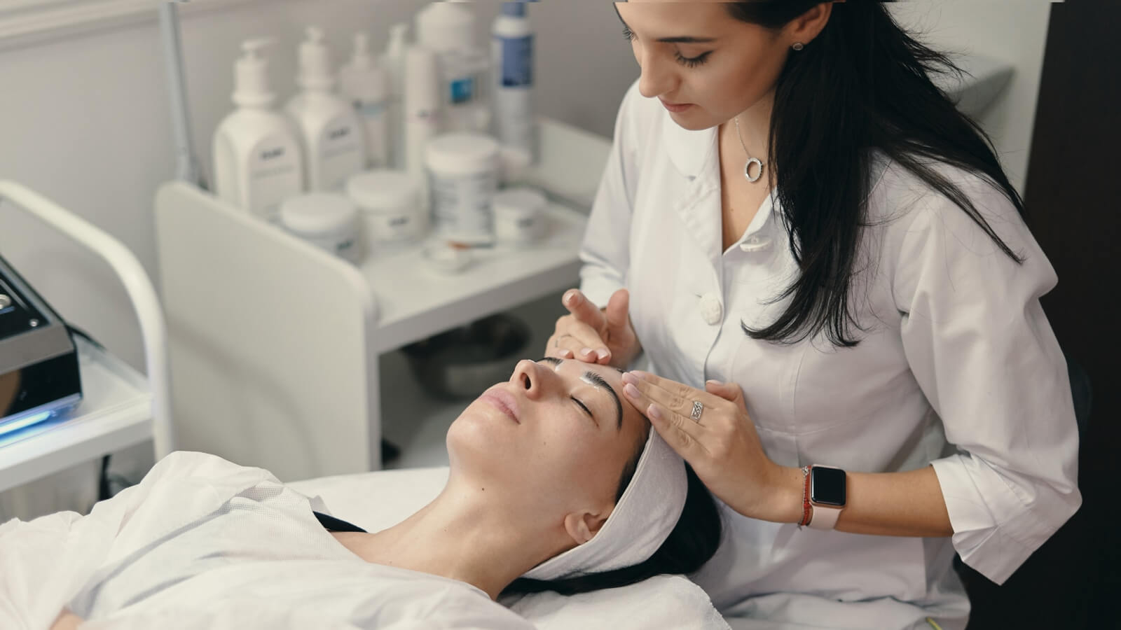 Ciudad Portal dorado Beneficios de la limpieza facial profesional | hedonai