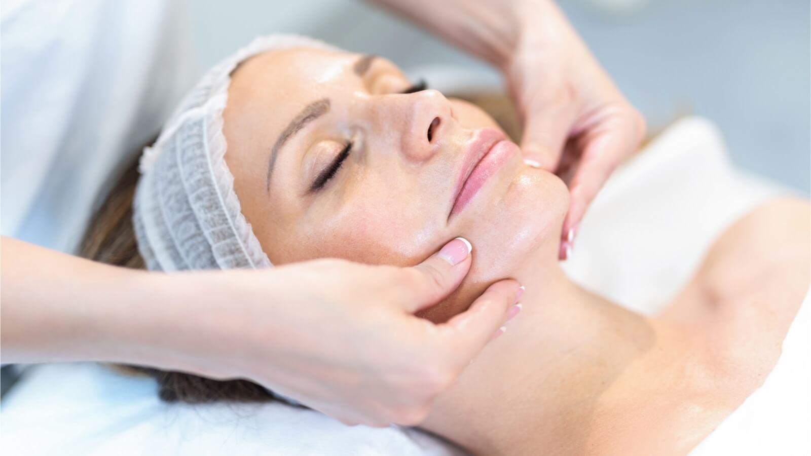 Limpieza facial profesional: por qué es necesaria y cada cuánto tiempo  hacerla